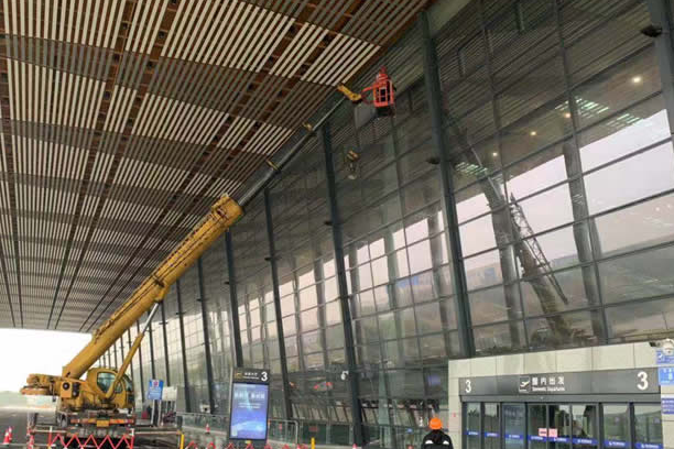 宁河玻璃幕墙维护和保养